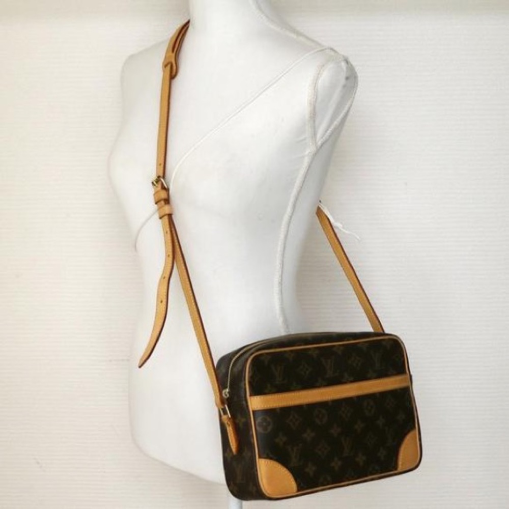 LOUIS VUITTON Crossbody Monogram TROCADERO 27
